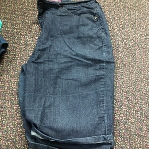 Bermuda shorts dark wash